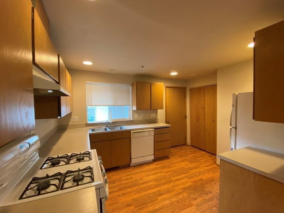 2367 Mcdonald Ave - Photo 2 of 12