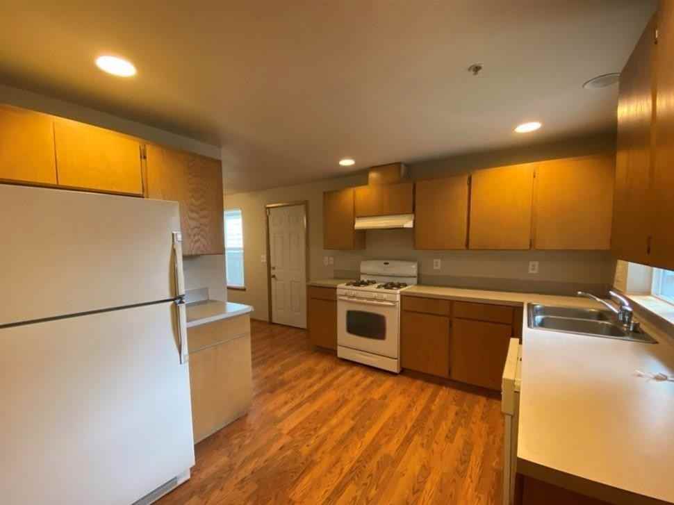 2367 Mcdonald Ave - Photo 3 of 12