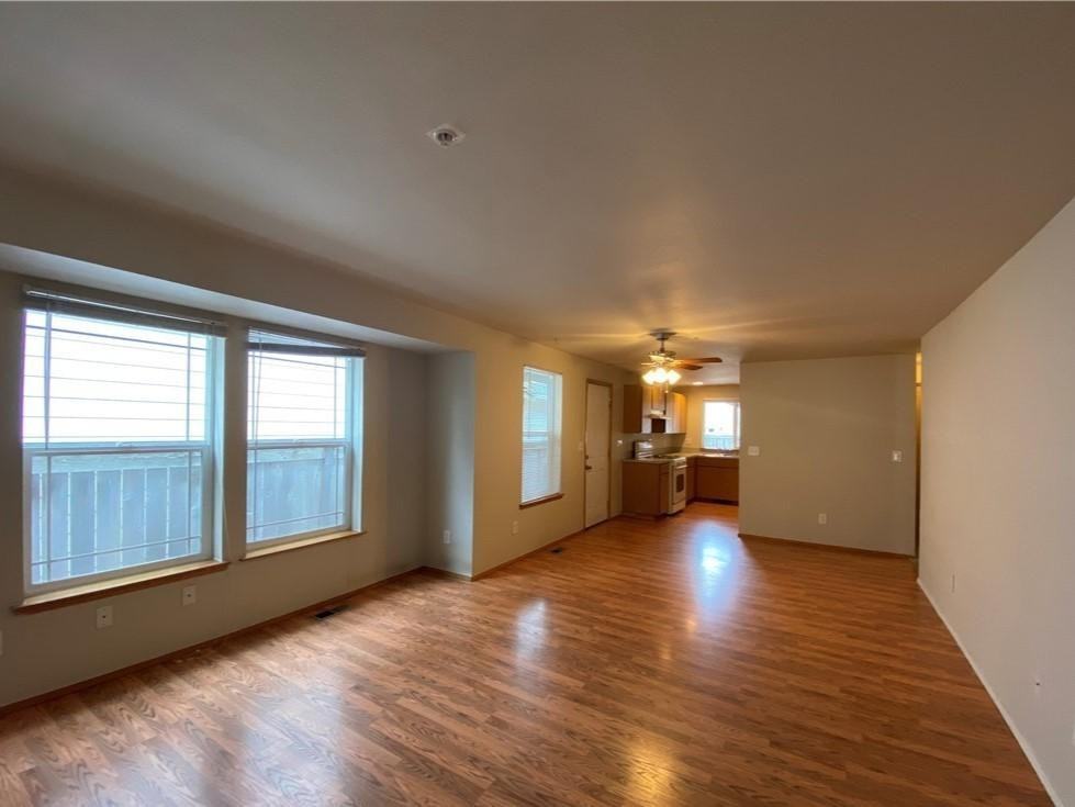 2367 Mcdonald Ave - Photo 5 of 12