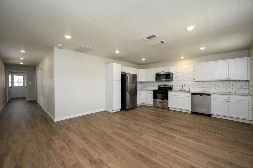 901 Poplar St - Photo 2 of 16