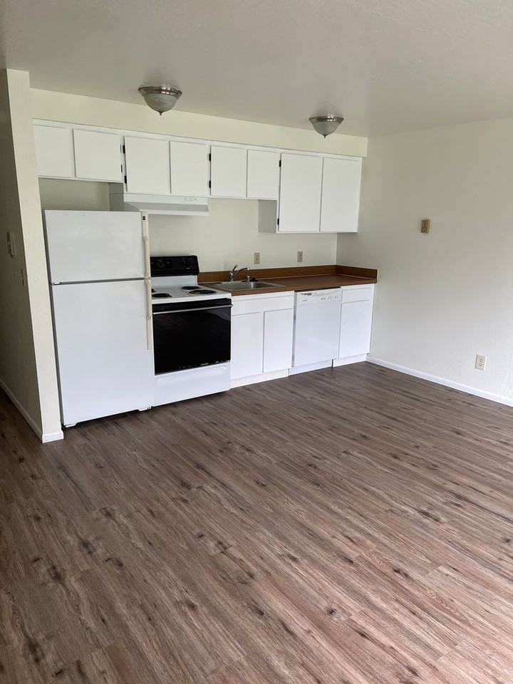 816 - Photo 2 of 15