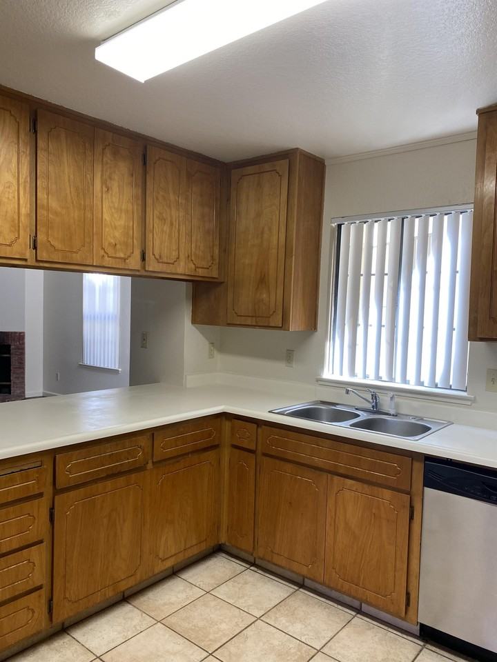 1809 La Corunna Pl #A - Photo 5 of 29