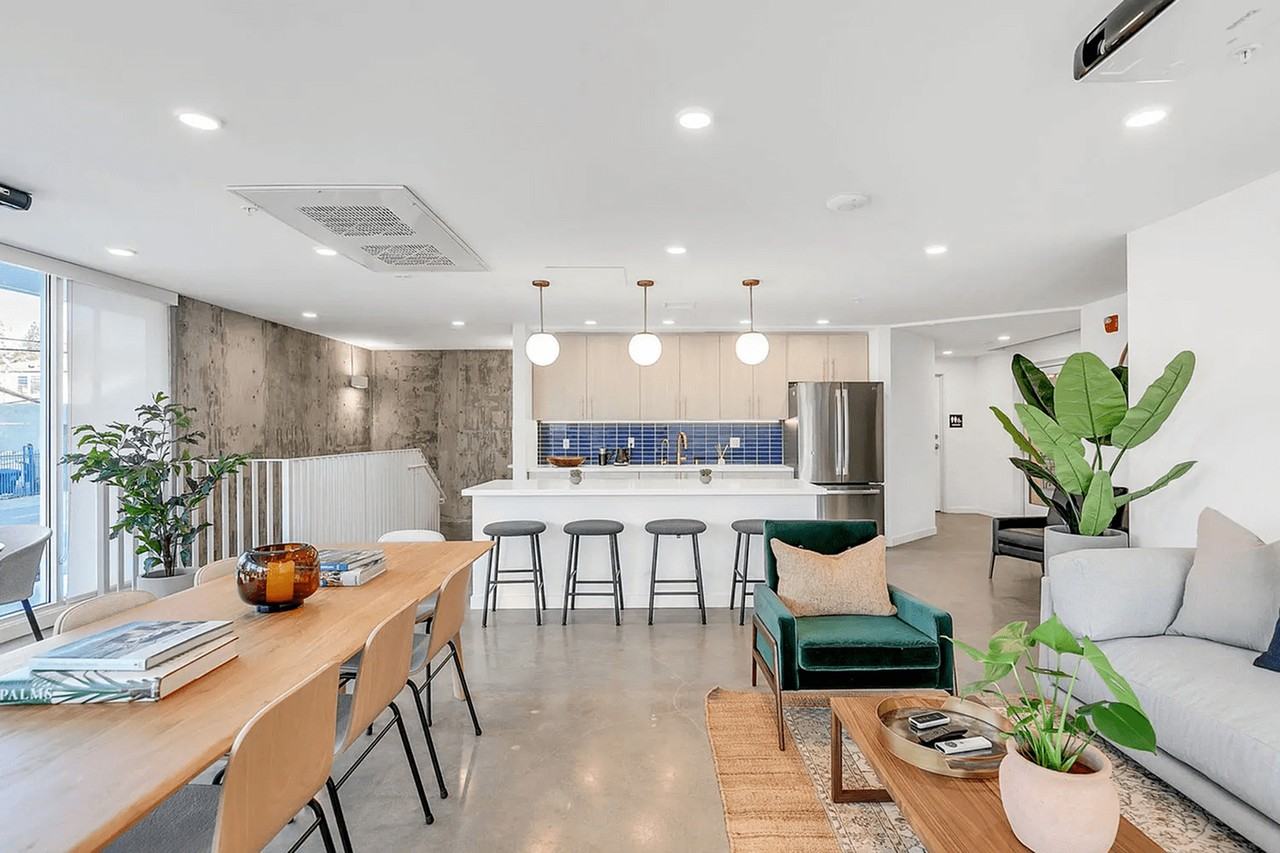 Solaire Oxford - Photo 2 of 20