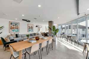 featured image of 660 N Oxford Ave