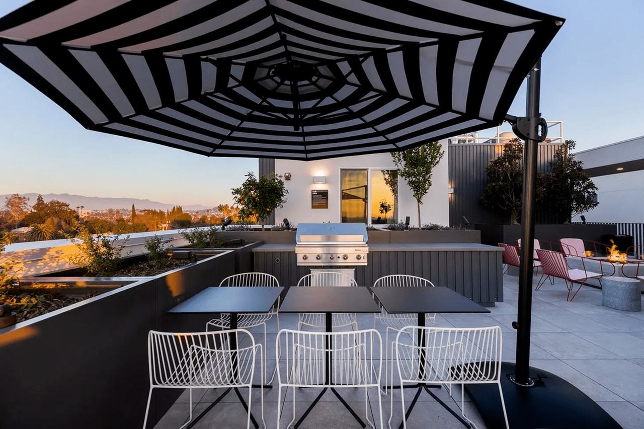 Solaire Oxford - Photo 3 of 20