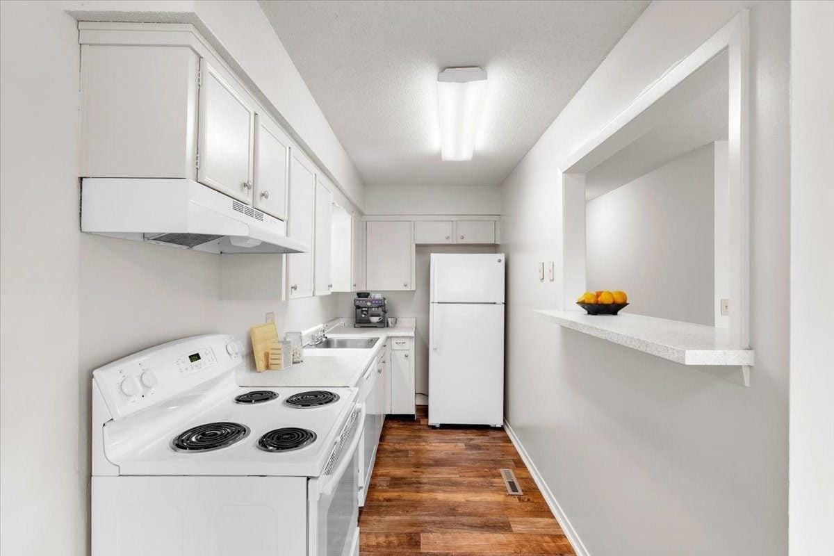 Louisburg Square Apartments & Townhomes - Photo 6 of 26