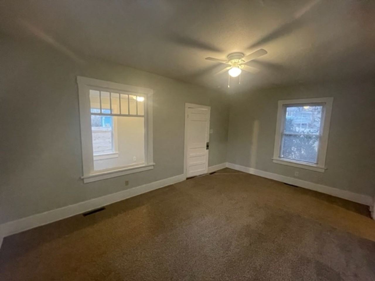 421 W Kiowa St - Photo 2 of 13