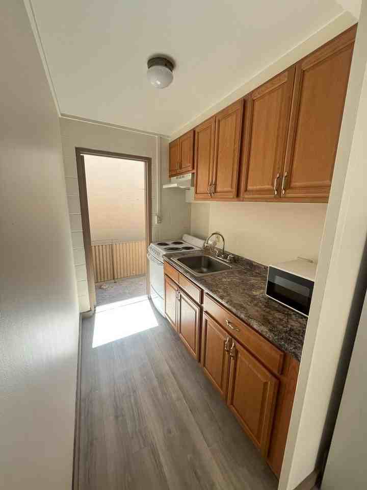 2721 Waialae Ave #E - Photo 4 of 12