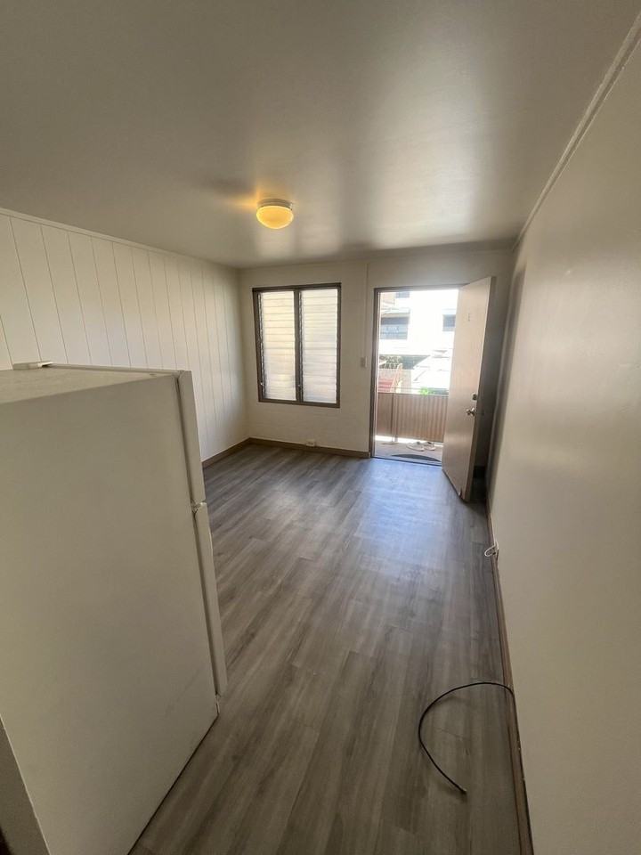 2721 Waialae Ave #E - Photo 6 of 12