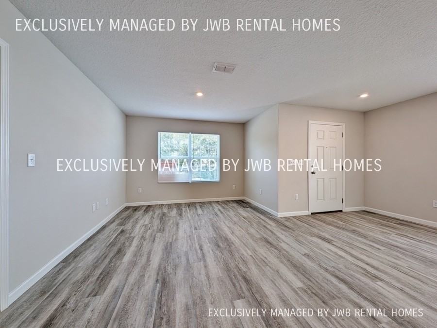 2107 Lewis St - Photo 2 of 9