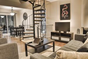 featured image of 2430 Grandview Ave