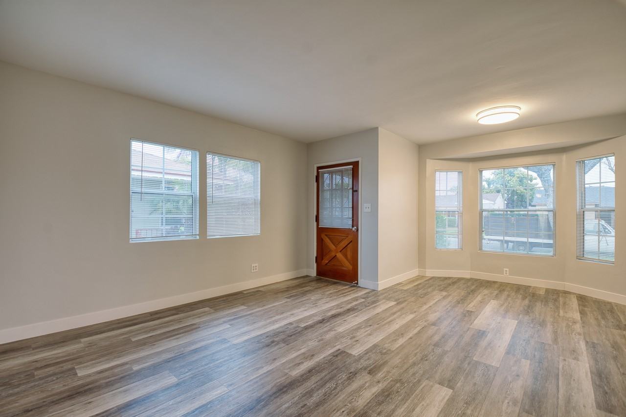 10529 Pinehurst Ave #NA - Photo 3 of 18