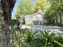 featured image of 21 Arenta St