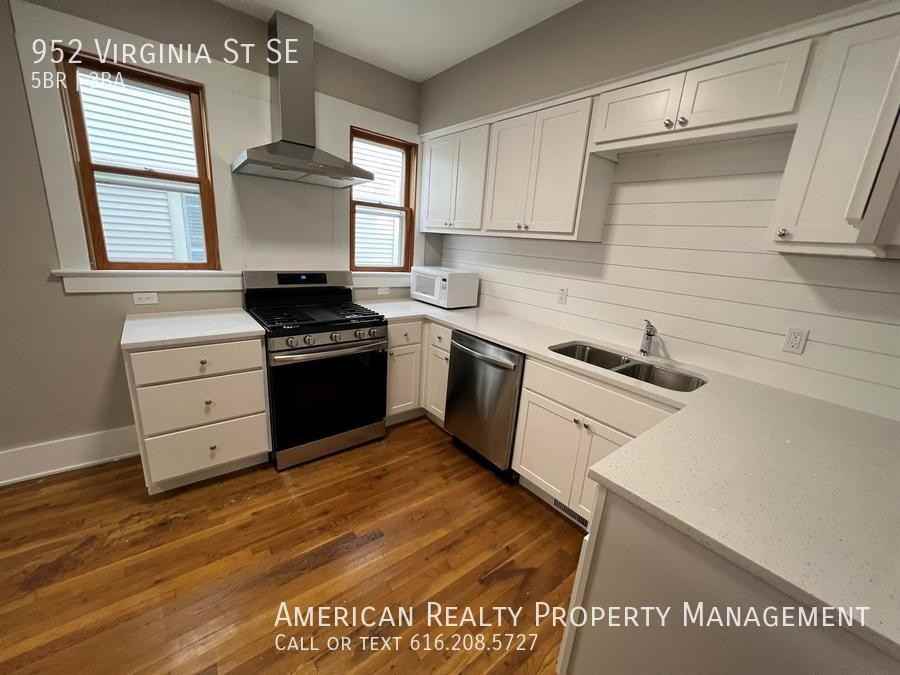 952 Virginia St Se - Photo 2 of 15