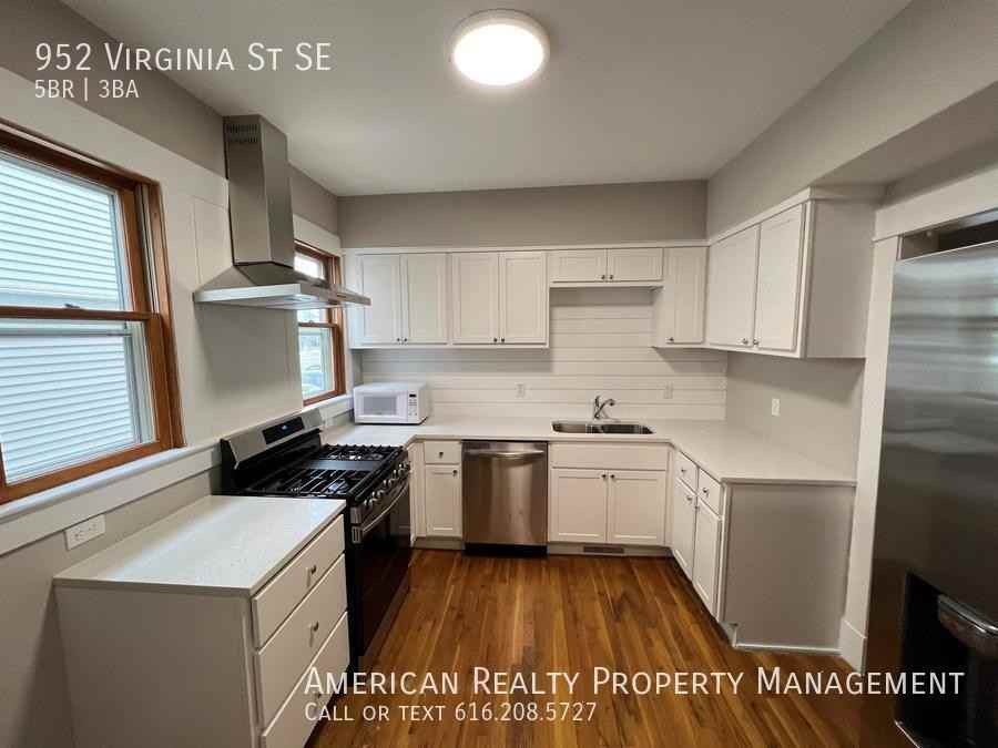 952 Virginia St Se - Photo 4 of 15