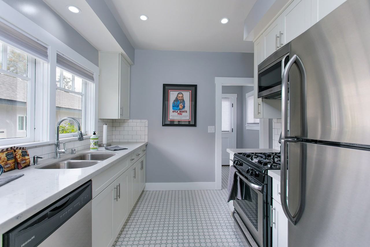 1990 E Villa St - Photo 5 of 29