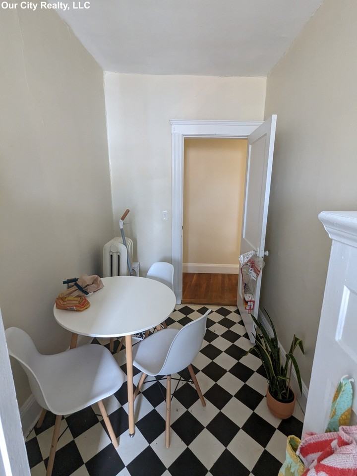 Linnaean St #18 - Photo 5 of 19