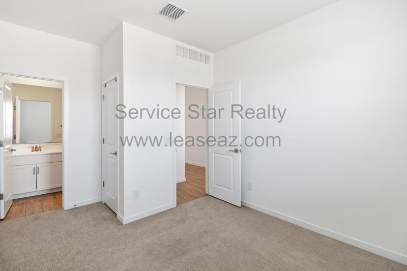 5543 W Rainwater Dr - Photo 6 of 31