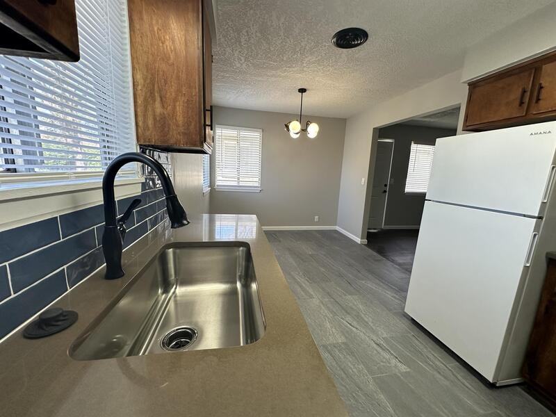 408 Arkansas St - Photo 3 of 10