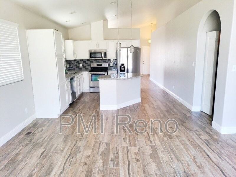 1260 Crosswater Dr - Photo 2 of 19