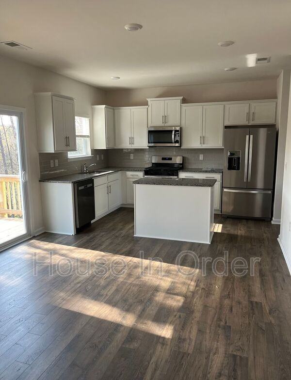 732 Fountain Park Blvd - Photo 2 of 20