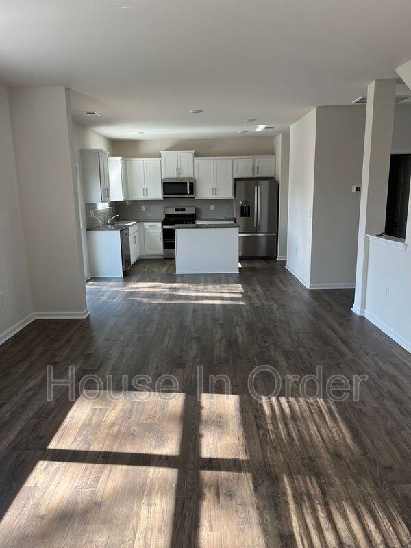 732 Fountain Park Blvd - Photo 3 of 20