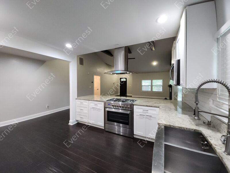 7 Rockmart Dr Sw - Photo 3 of 44