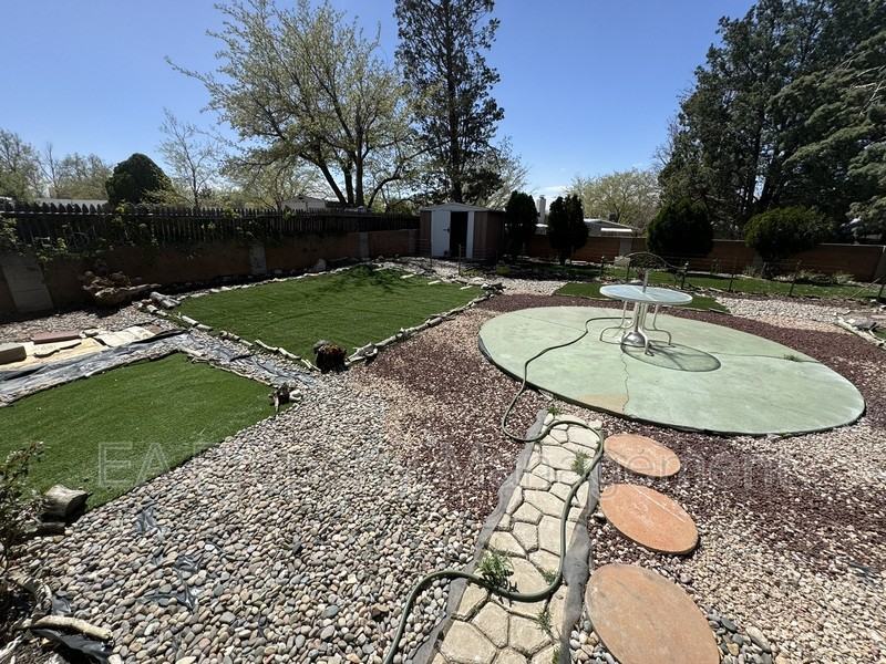 6109 Mckinney Dr Ne - Photo 3 of 18