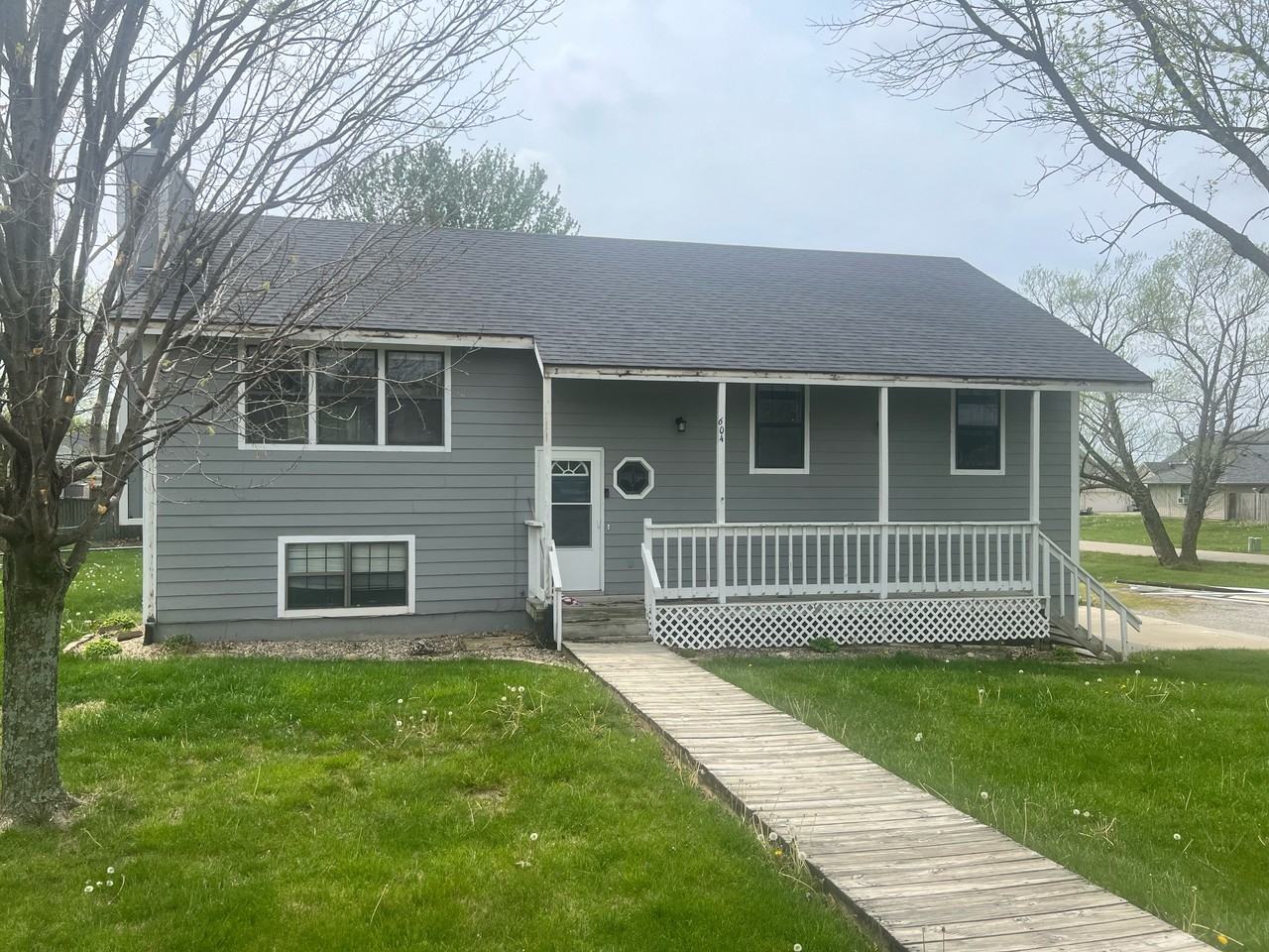 604 Southeast 105th Road