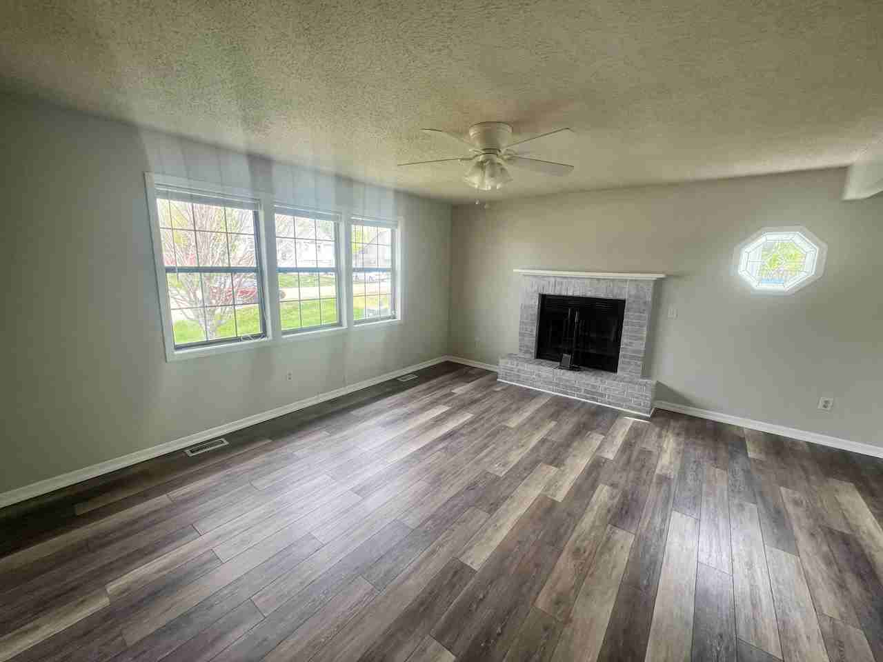 604 Southeast 105th Road - Photo 2 of 14