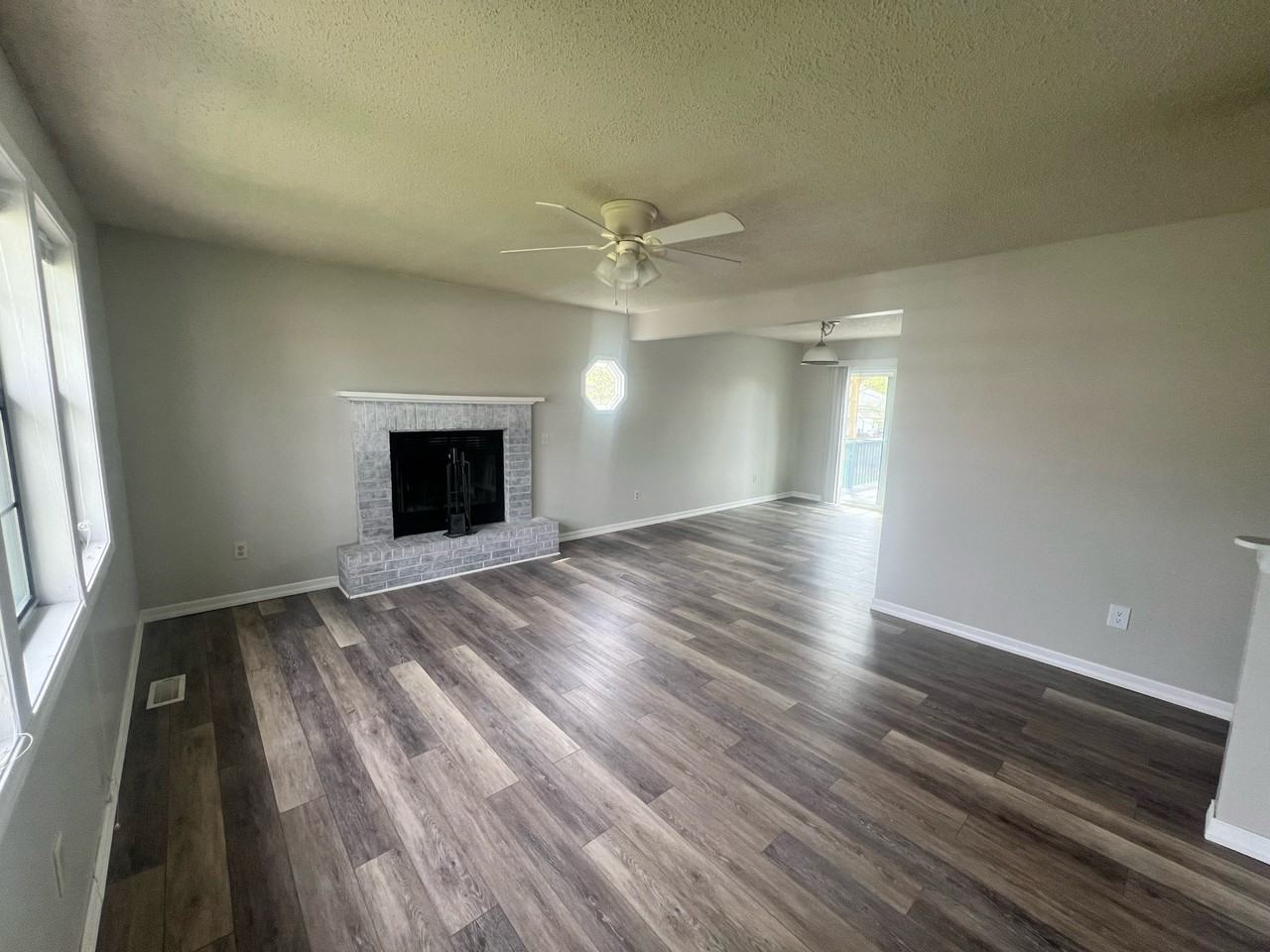 604 Southeast 105th Road - Photo 3 of 14