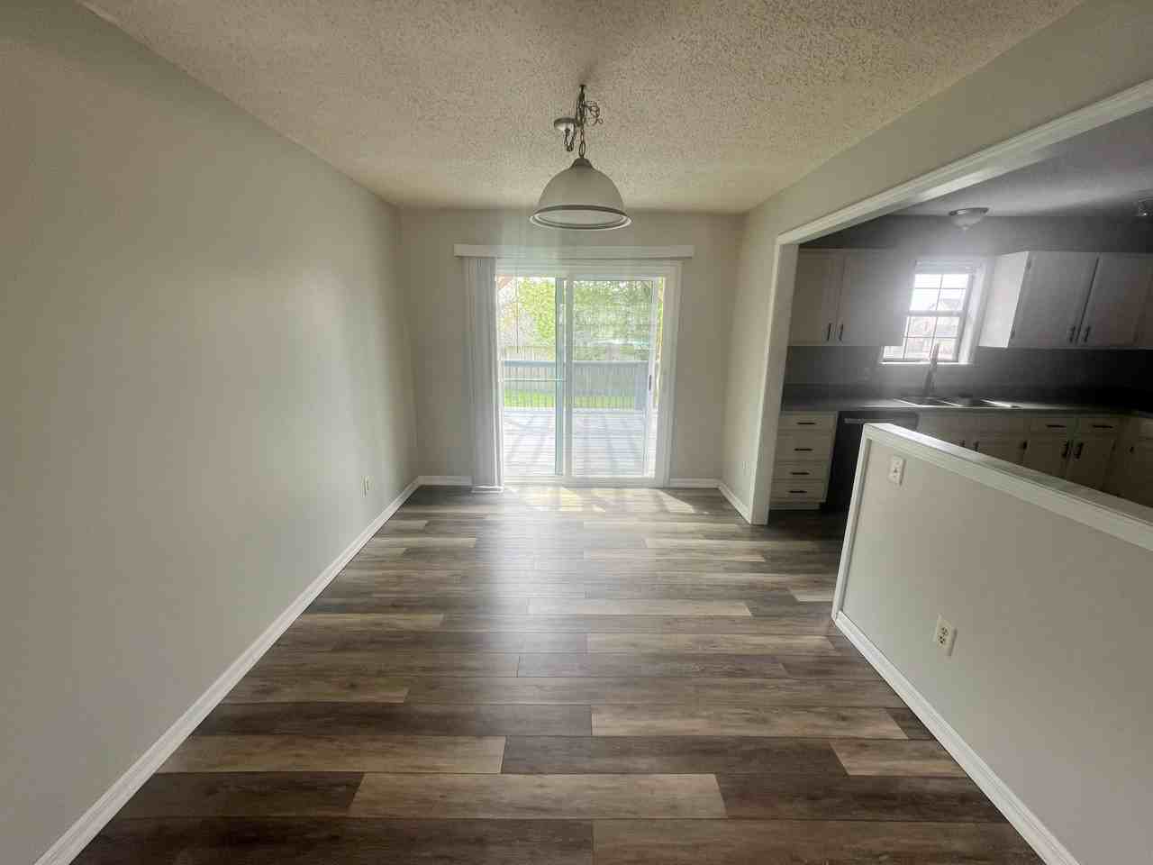 604 Southeast 105th Road - Photo 4 of 14