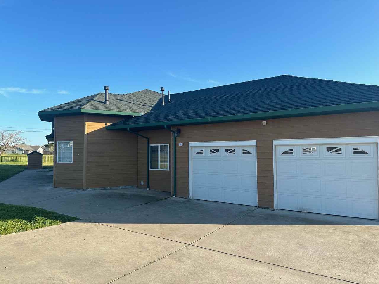 1890 Goose Creek Ct - Photo 2 of 16