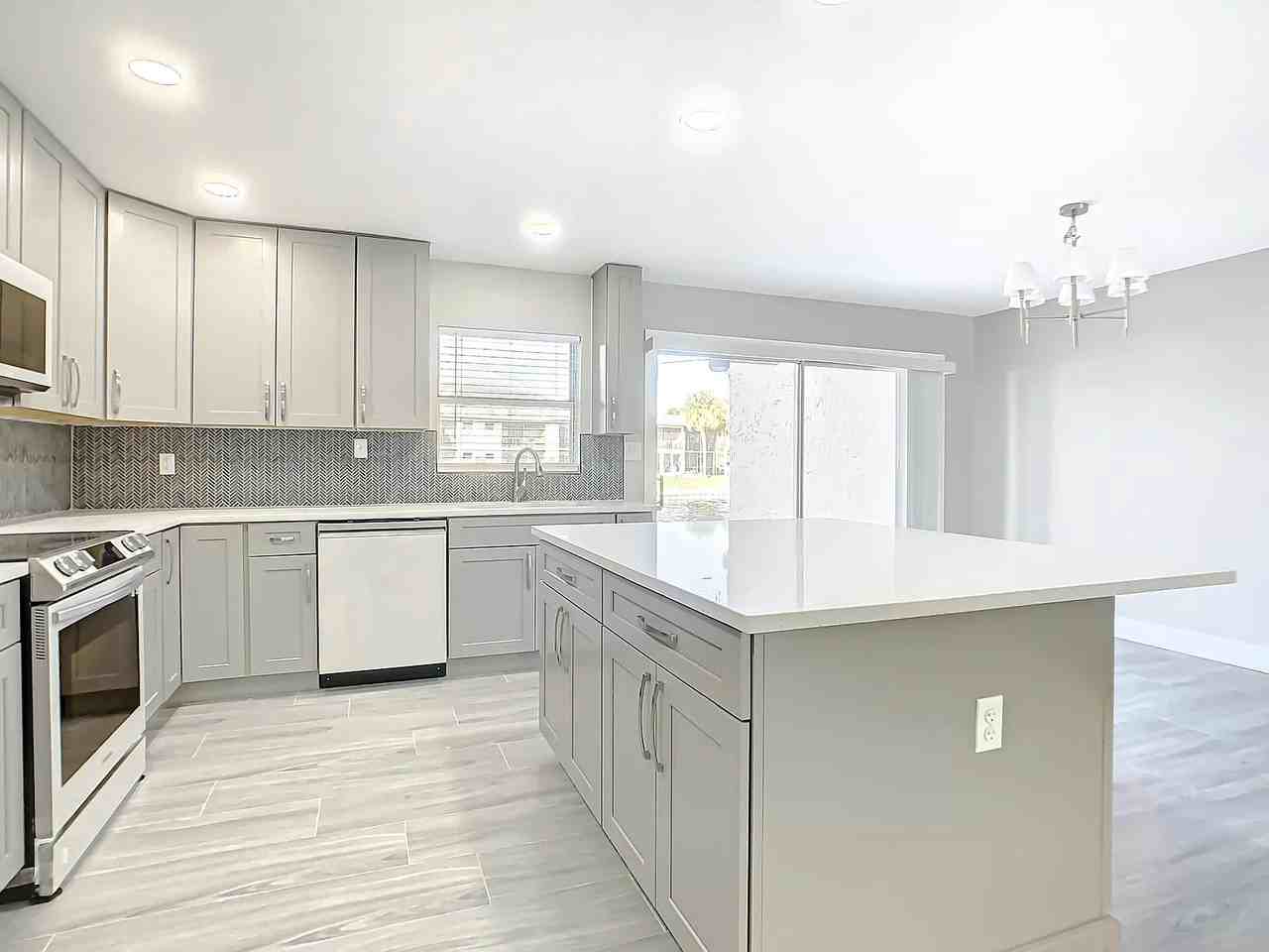 415 Blue Jay Ln - Photo 2 of 19