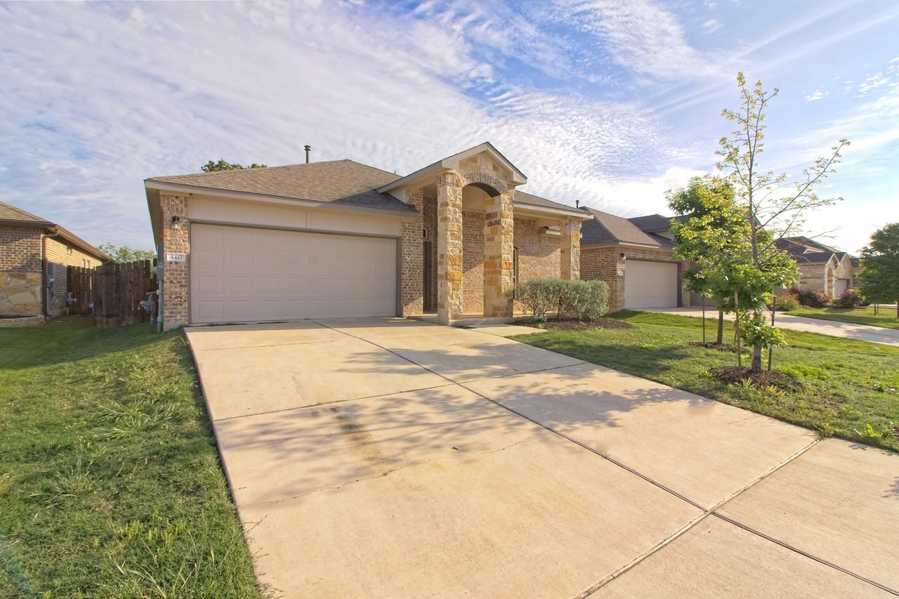 4417 Lobo Landing Ln - Photo 2 of 33