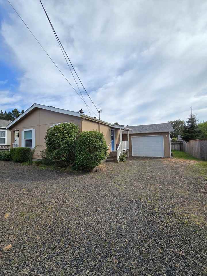 60 Laurel St - Photo 3 of 26