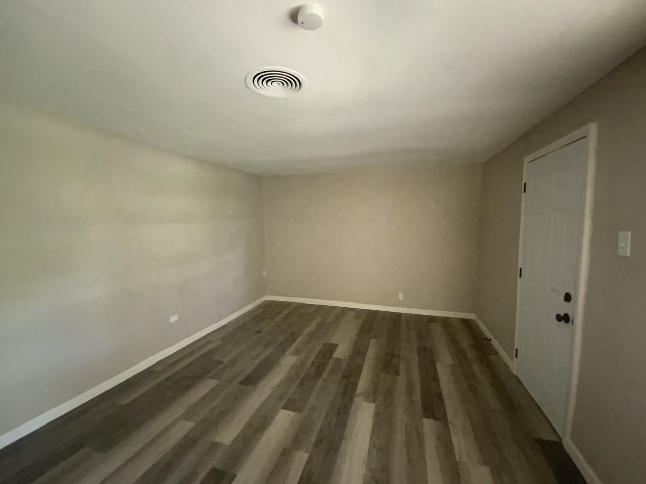 119 Anistasia Dr - Photo 2 of 8