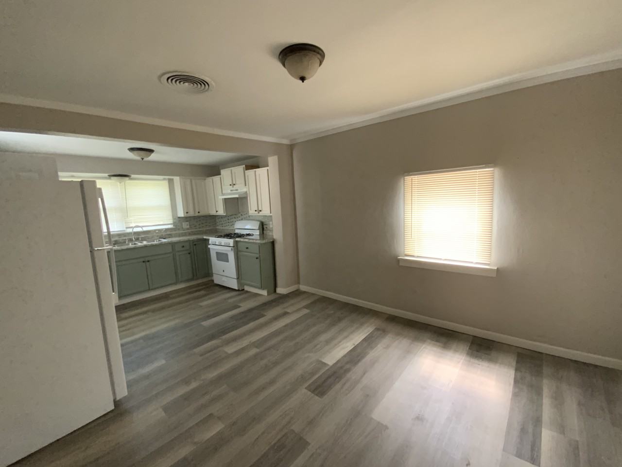 119 Anistasia Dr - Photo 3 of 8
