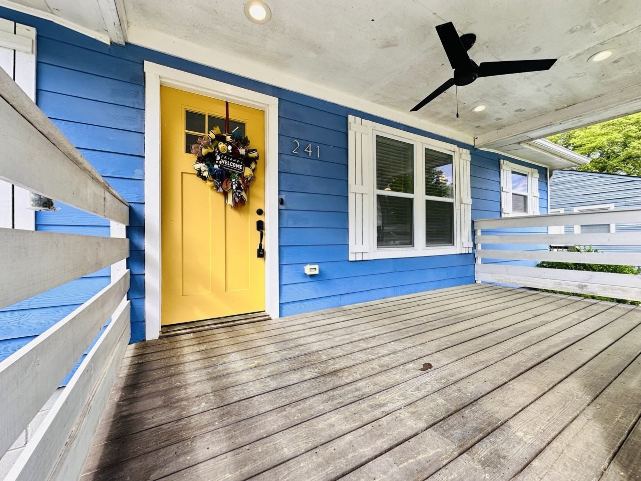 241 Maple St - Photo 4 of 20