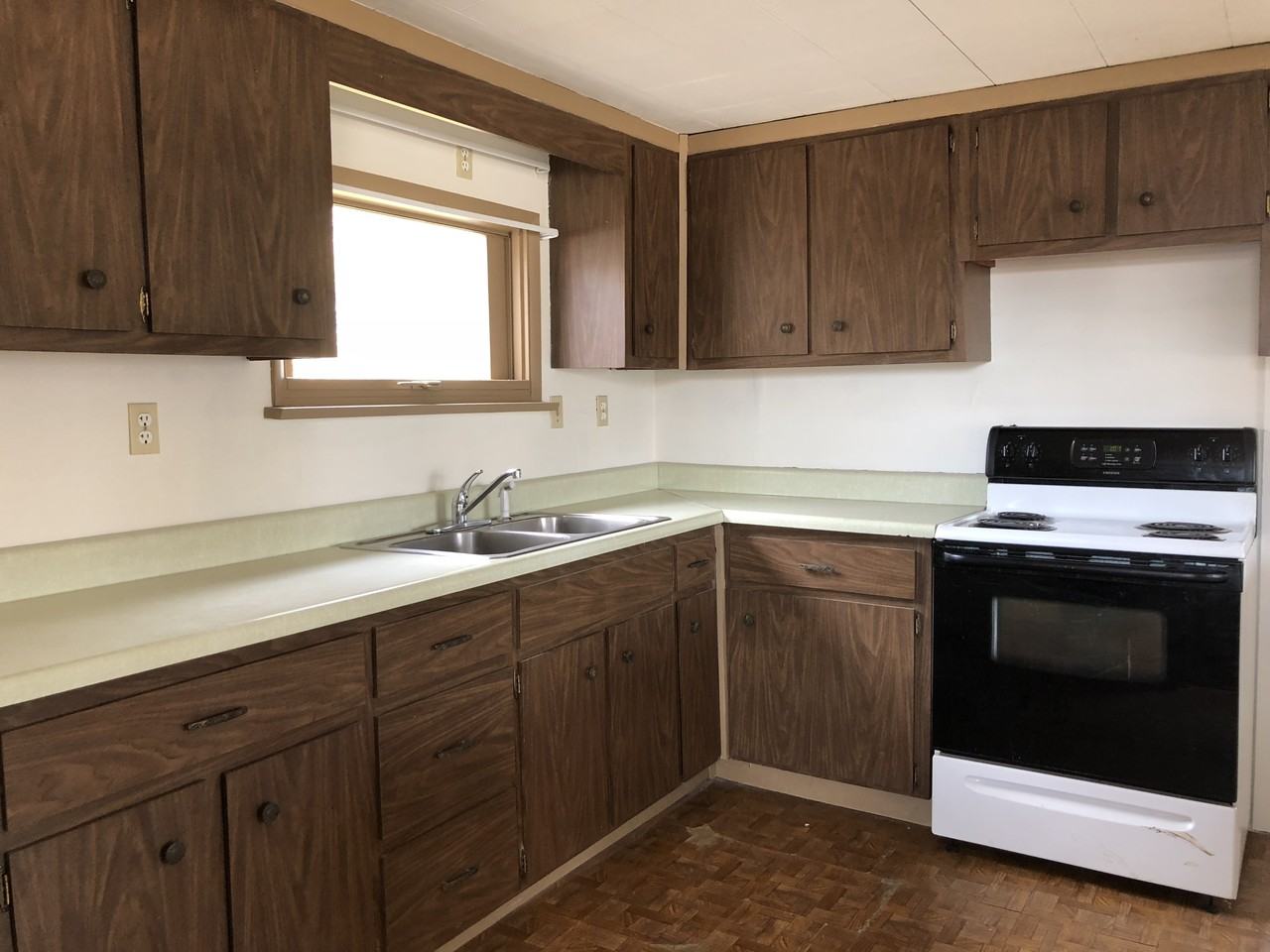 324 Leech Ave - Photo 3 of 10