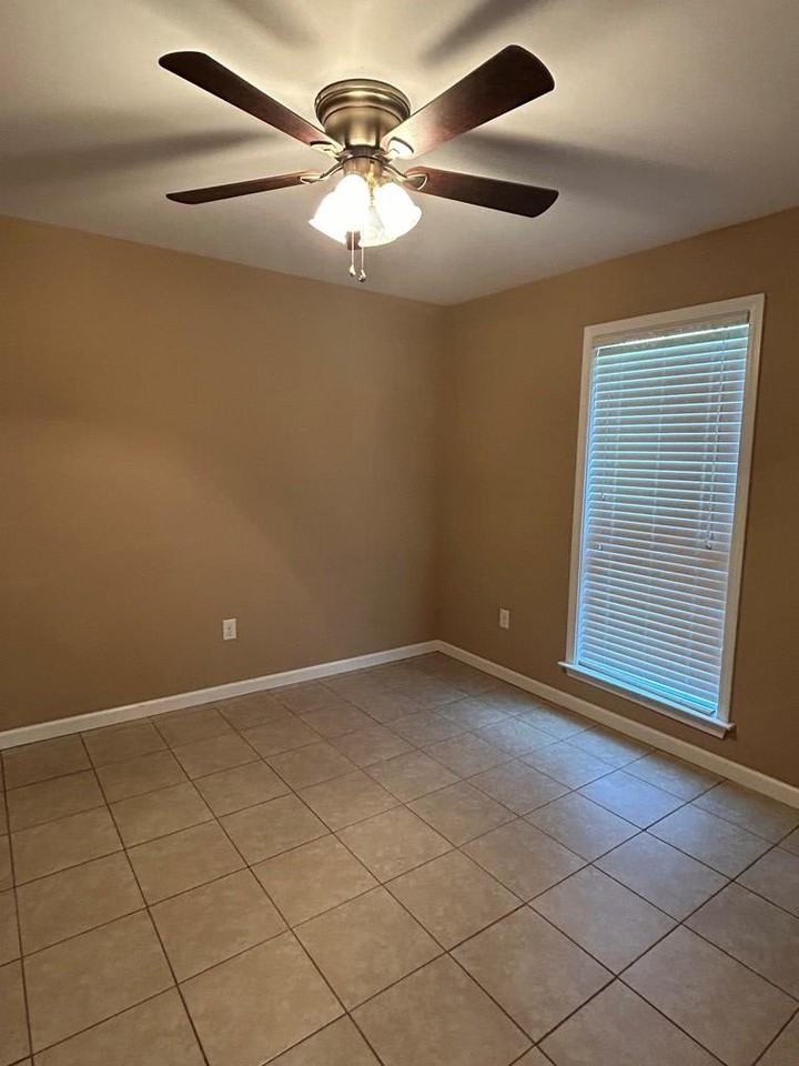 412 East St - Photo 4 of 11