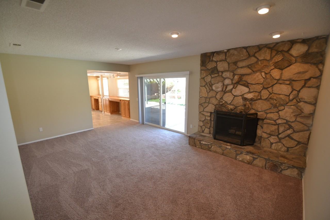 5640 Peacock Ln - Photo 3 of 15