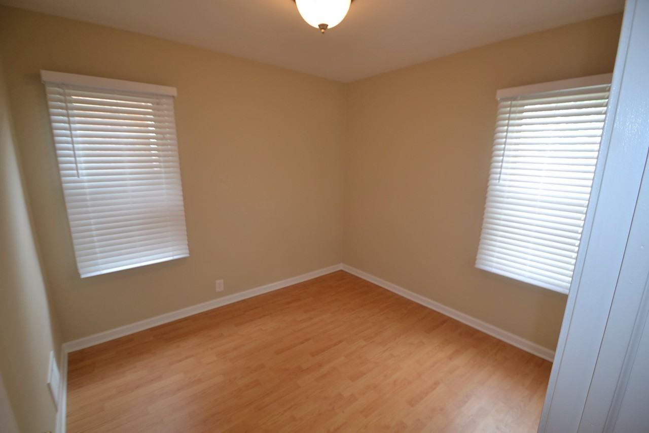 10612 S Kedzie Ave - Photo 3 of 10