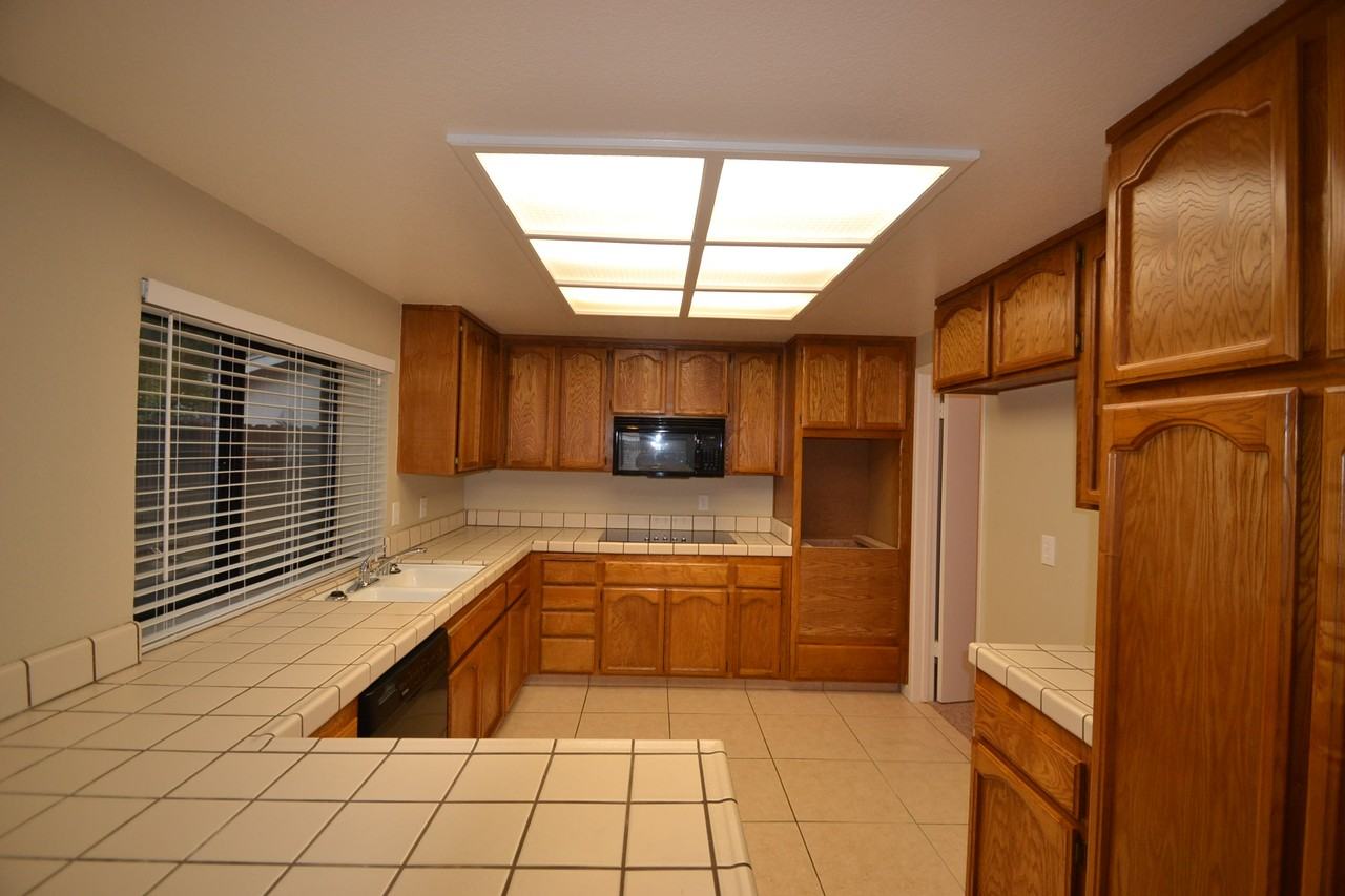 2948 Azevedo Dr - Photo 3 of 10