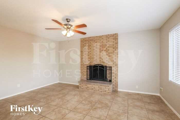 4237 W Brown St - Photo 3 of 15