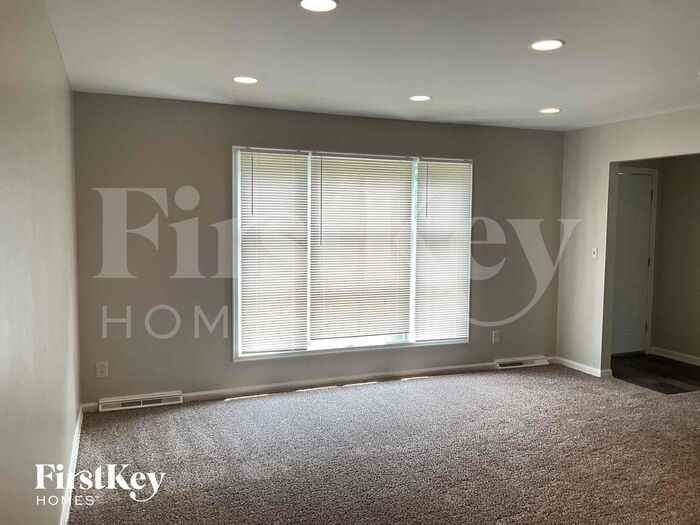 4391 Kendale Ct - Photo 3 of 12