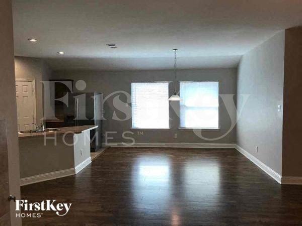 1206 Jessie Ln - Photo 2 of 5
