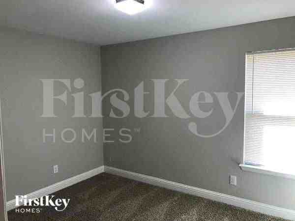 1206 Jessie Ln - Photo 3 of 5