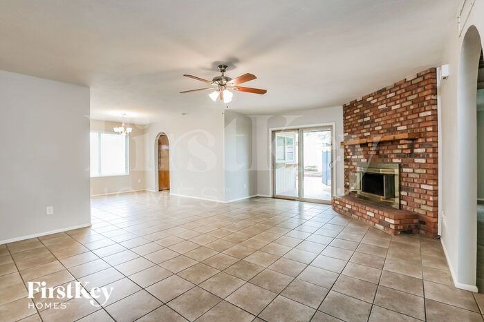 11439 N 39th Dr - Photo 3 of 11