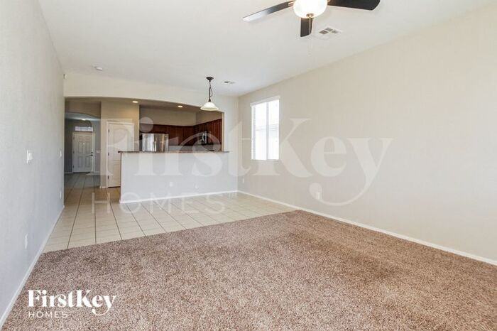 17577 W Buchanan St - Photo 2 of 16